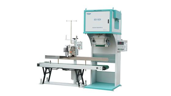 Máy đóng gói thức ăn gia súc Dây đai Quy mô viên nén Máy đóng gói Thức ăn chăn nuôi Tự động nâng 11,7L / phút PLC