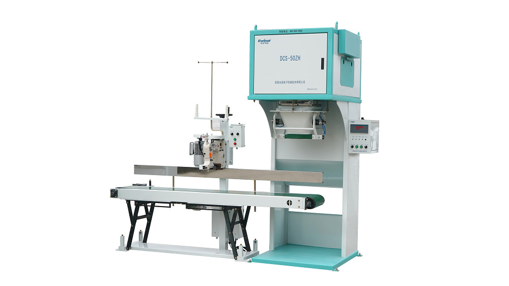Máy đóng gói thức ăn gia súc Dây đai Quy mô viên nén Máy đóng gói Thức ăn chăn nuôi Tự động nâng 11,7L / phút PLC